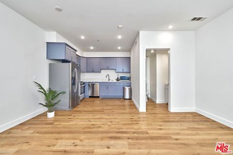 Photo of 14550 Burbank Boulevard #105, Sherman Oaks, CA 91411 (MLS # 26774621)