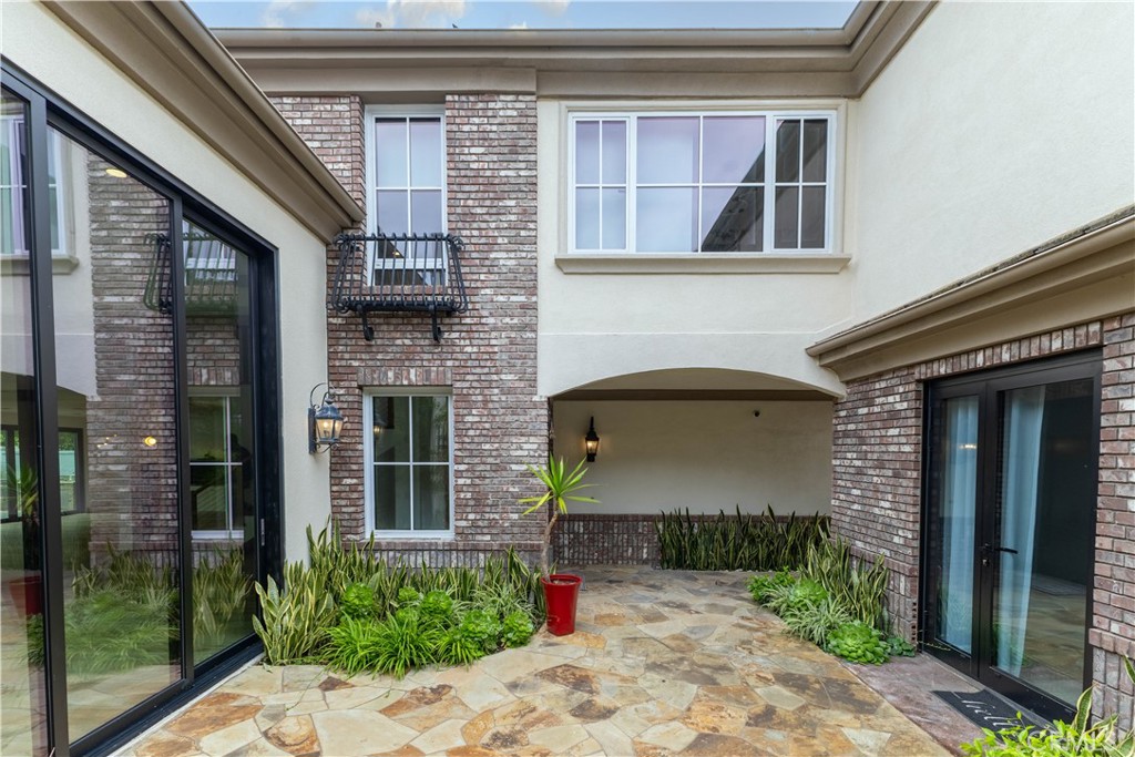 6 Jupiter Hills Drive
