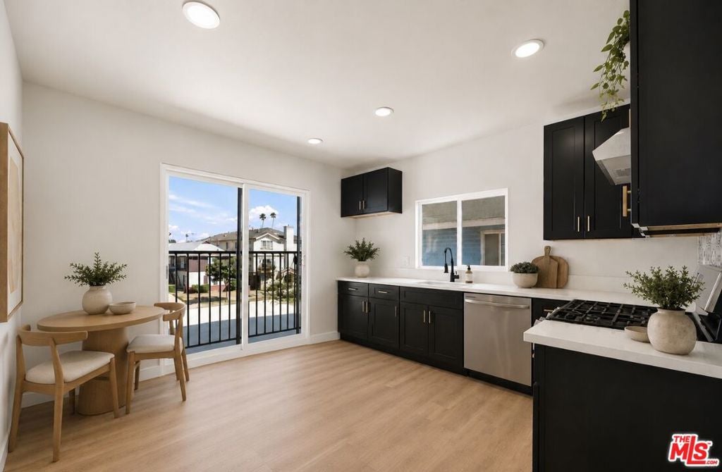 1189 1/2 Crenshaw Boulevard, Los Angeles CA 90019