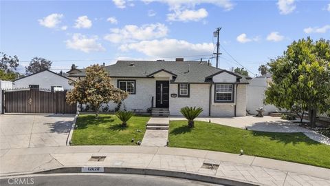 Photo of 12628 Stagg Street, North Hollywood, CA 91605 (MLS # SR26002763)