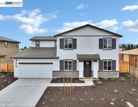 Photo of 5413 Golden Eagle Street, Antioch, CA 94531 (MLS # 41134900)