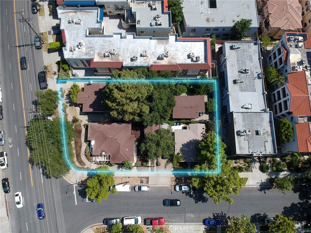 241 243 N Verdugo