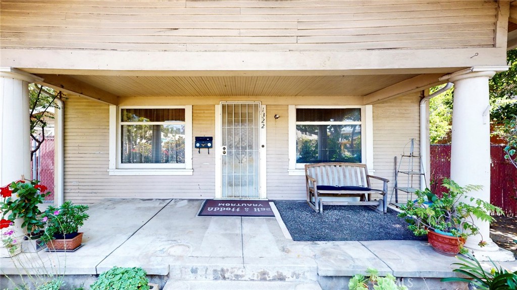 241 243 N Verdugo