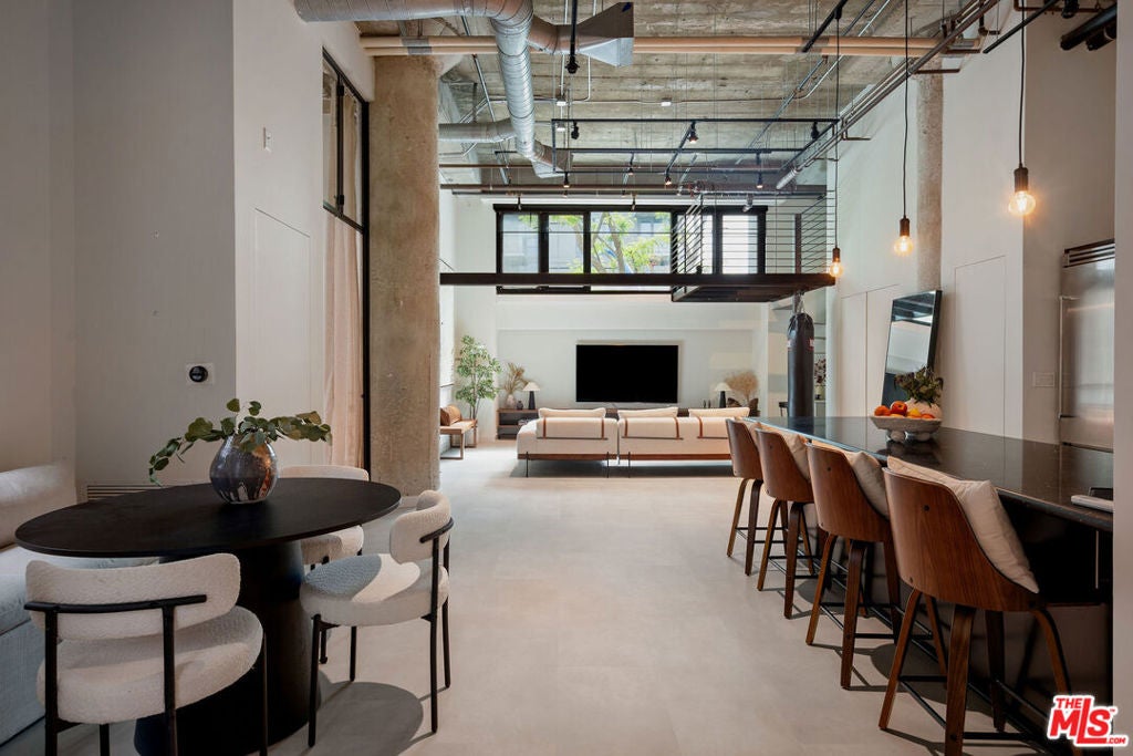 330 W 11th Street