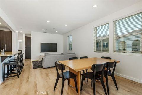 Tiny photo for 27988 Calle Casera, Temecula, CA 92592 (MLS # OC26087879)