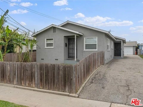 Photo of 1333 Ronan Avenue, Wilmington, CA 90744 (MLS # 26997307)