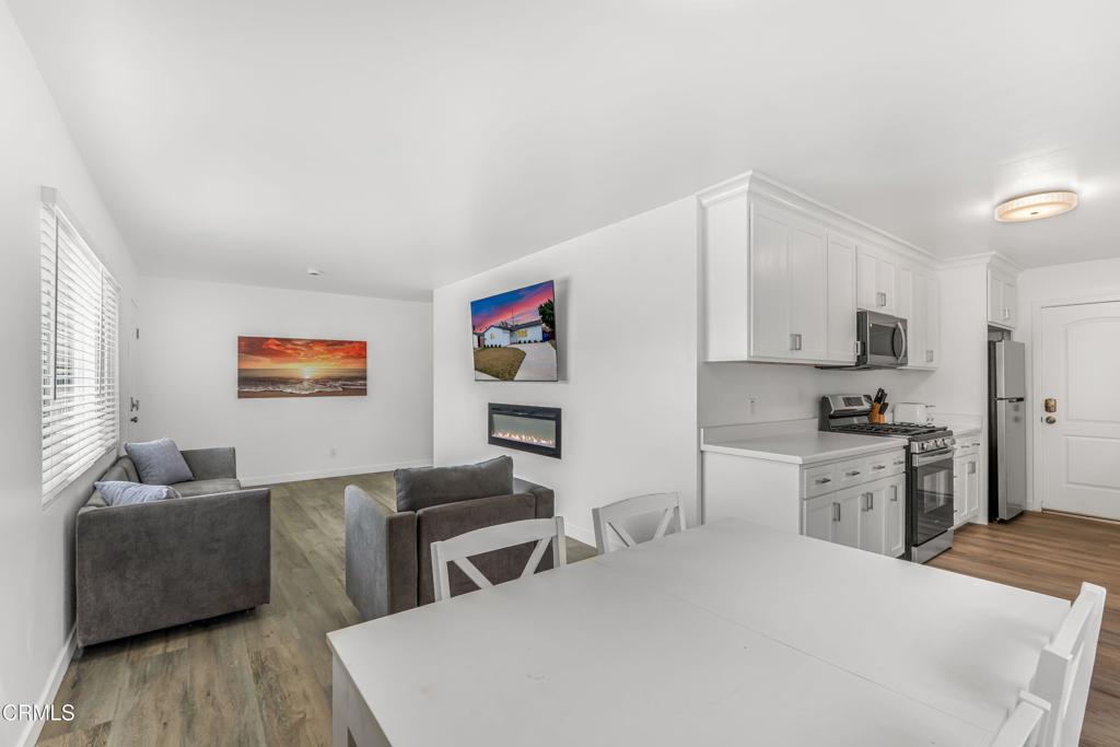 1136 N 7th Place