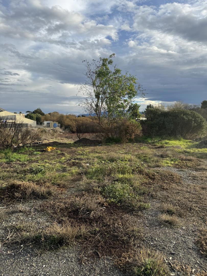 Amazing opportunity to own two commercial lots which in the past had pre-approved plans for a 91 room hotel in a prime location. Its proximity to the 101 Freeway ensures easy connectivity making it an ideal choice for a hotel venture. You can build both apartments and commercial on this lots. The sellers are highly motivated to negotiate on these prime commercial lots. Act now, and let's turn possibilities into reality!