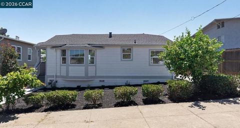 Photo of 427 Grant Street, Vallejo, CA 94590 (MLS # 41140401)