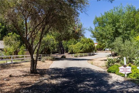 Photo of 23760 Oakfield Road, Hidden Hills, CA 91302 (MLS # SR25159275) Photo of 23760 Oakfield Road, Hidden Hills, CA 91302 (MLS # SR25159275)
