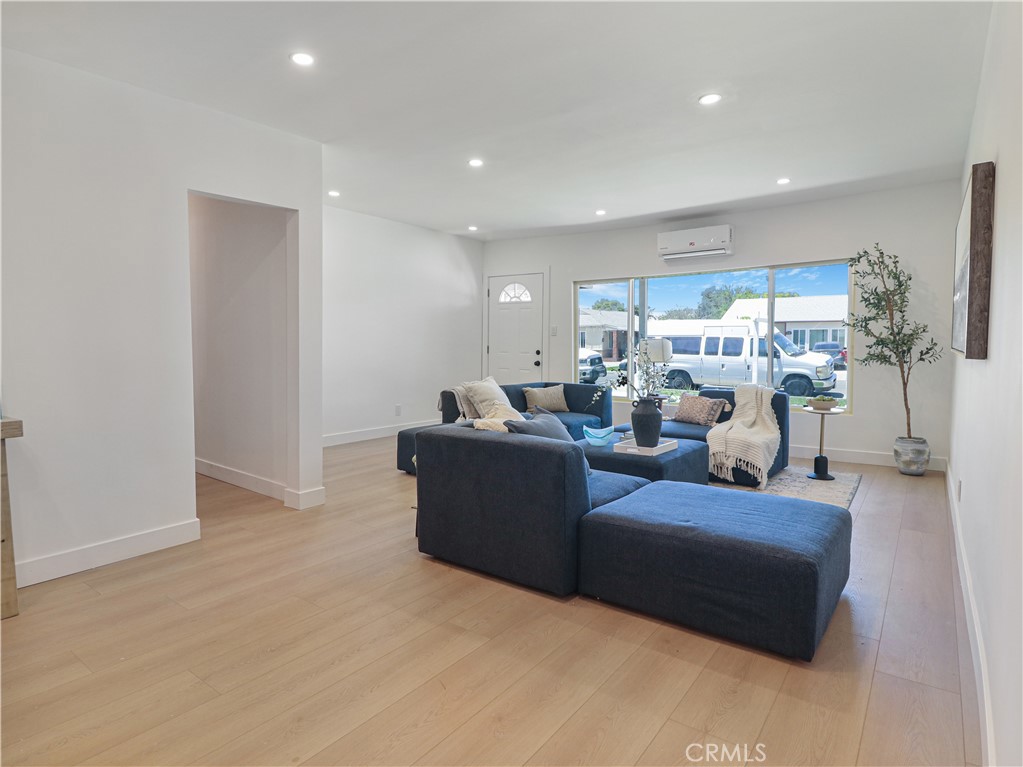 13918 Flallon Avenue