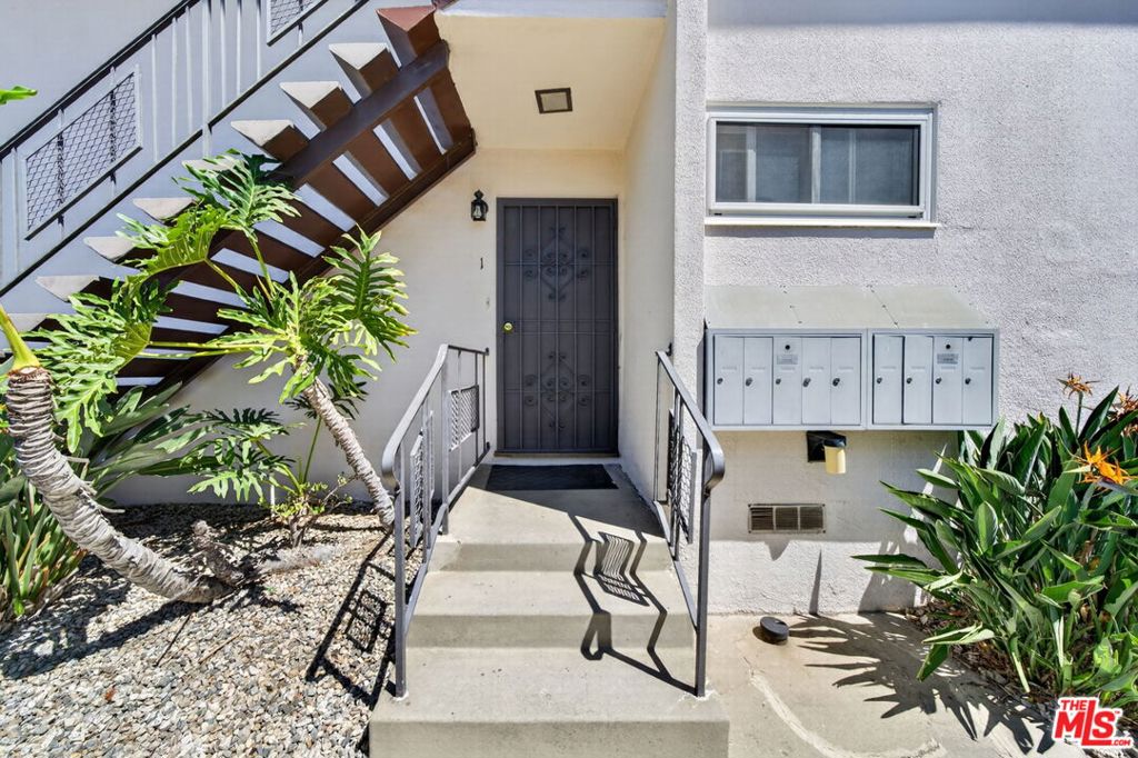 324 E Tamarack Avenue