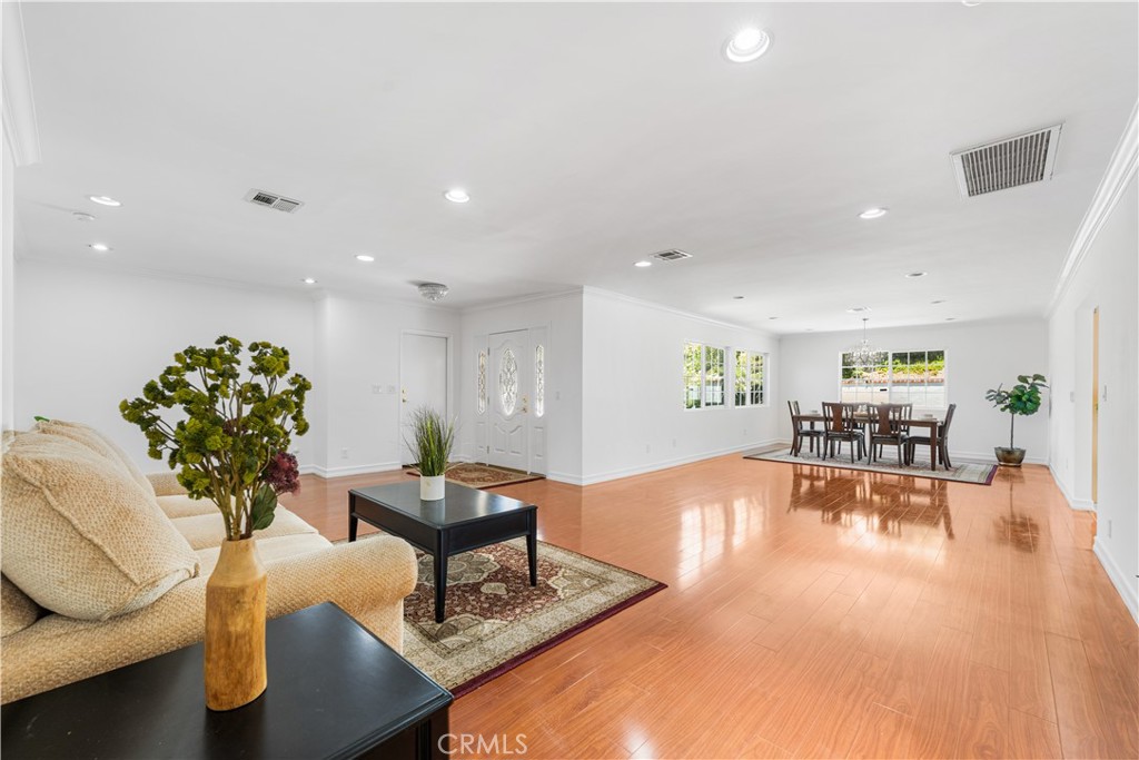 1560 Valley Vista