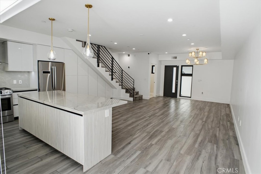 829 N Martel 4