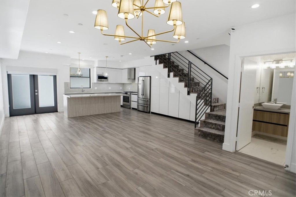 829 N Martel 4