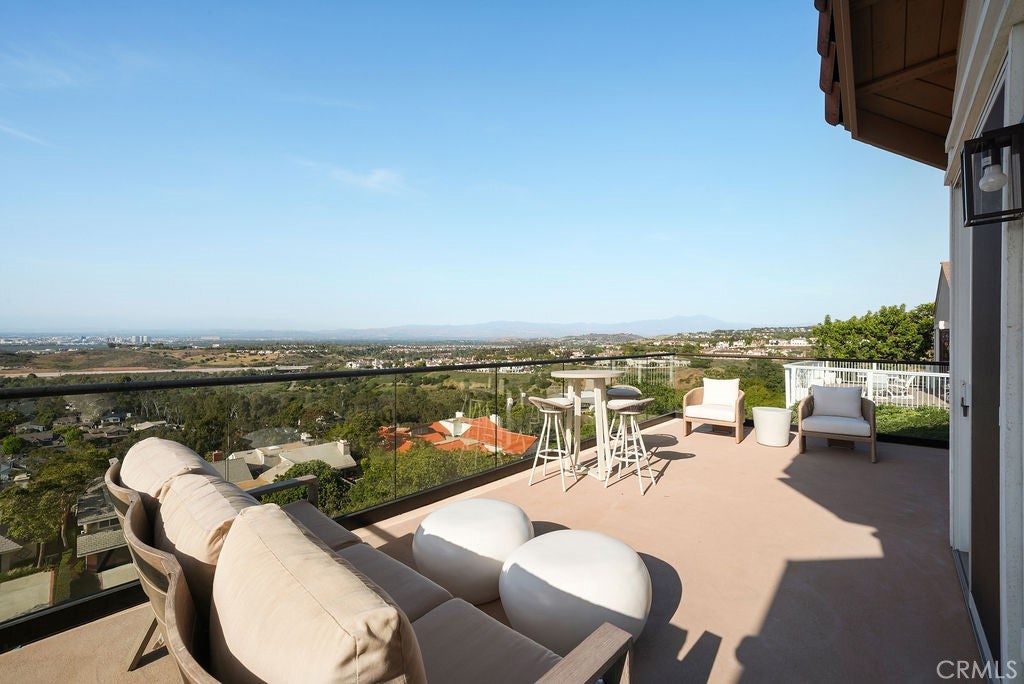 7 Cherbourg, Newport Beach CA 92660 - Photo 1