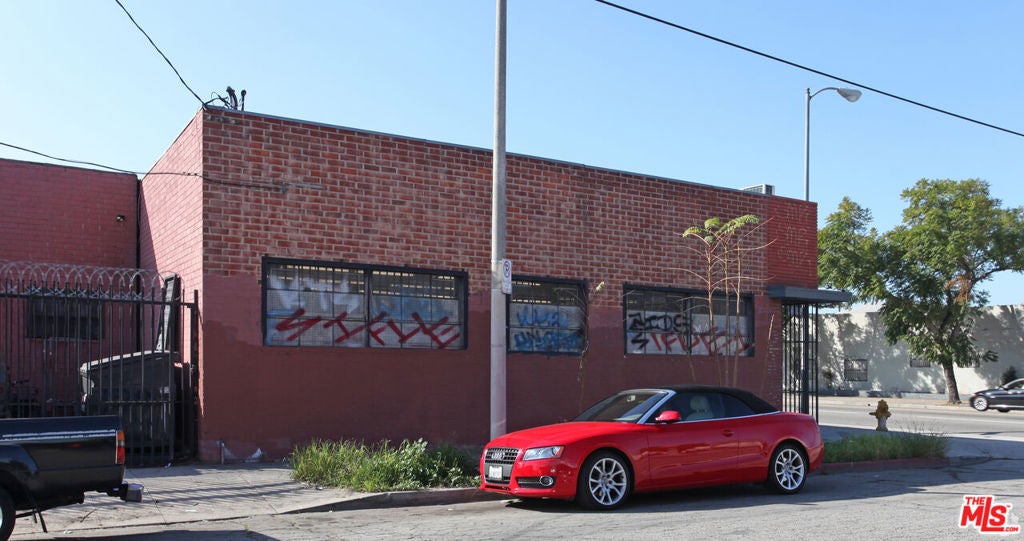 3130 S Broadway