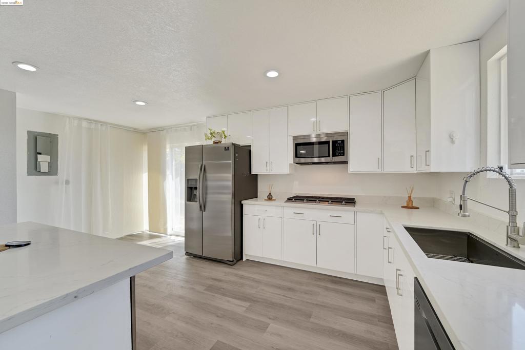 VALLEJO MANOR - Residential