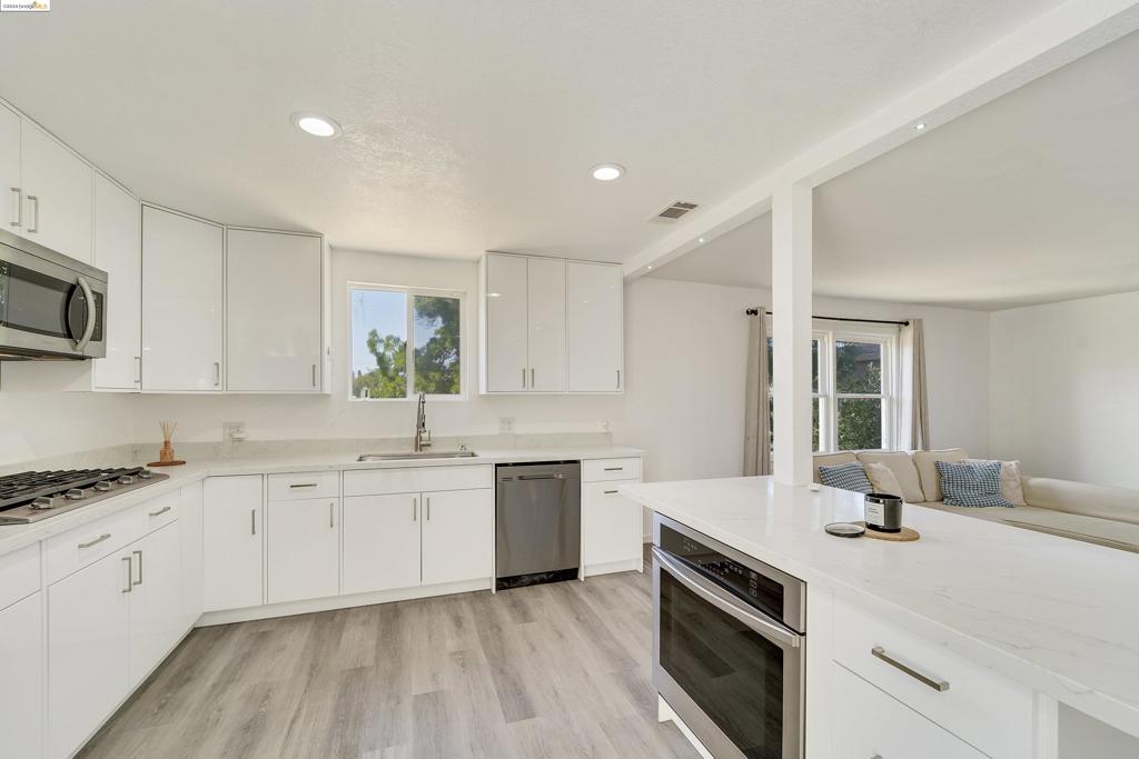 VALLEJO MANOR - Residential