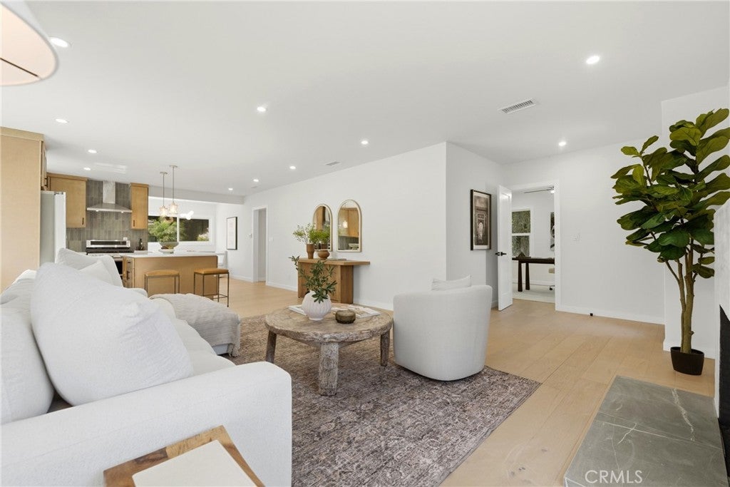 Photo of 2563 S Bentley Ave, Los Angeles, CA 90064 (MLS # OC26207627)
