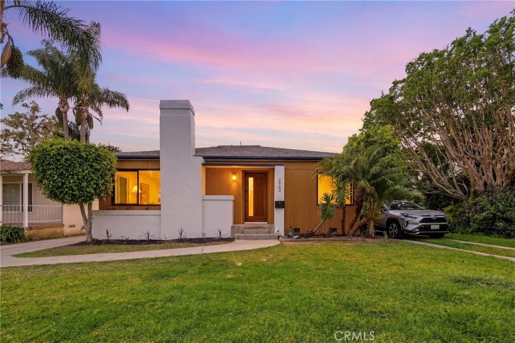 Photo of 2563 S Bentley Ave, Los Angeles, CA 90064 (MLS # OC26207627)