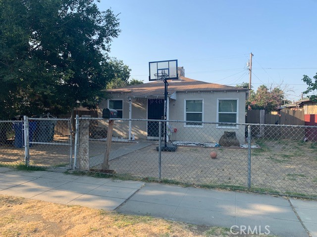 Investor opportunity! This tenant-occupied 3 bedroom, 1 bathroom home is ideally situated in a central Fresno location, close to shopping, dining, schools, and major freeways. With stable rental income and long-term potential, this property is perfect for investors looking to expand their portfolio. Please do not disturb tenants.