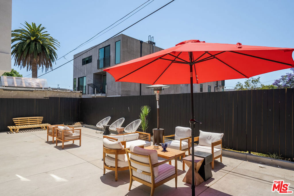 1341 N Mariposa Avenue