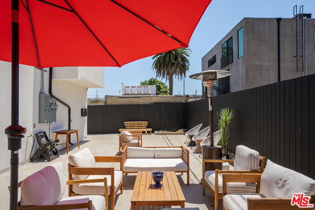 1341 N Mariposa Avenue