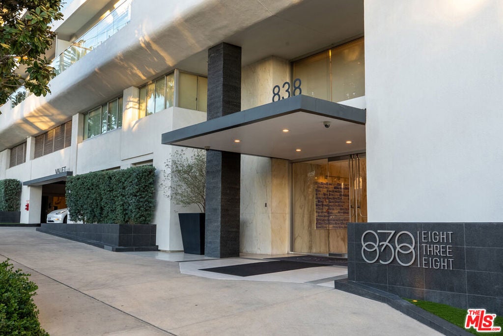 838 N Doheny Drive 1001