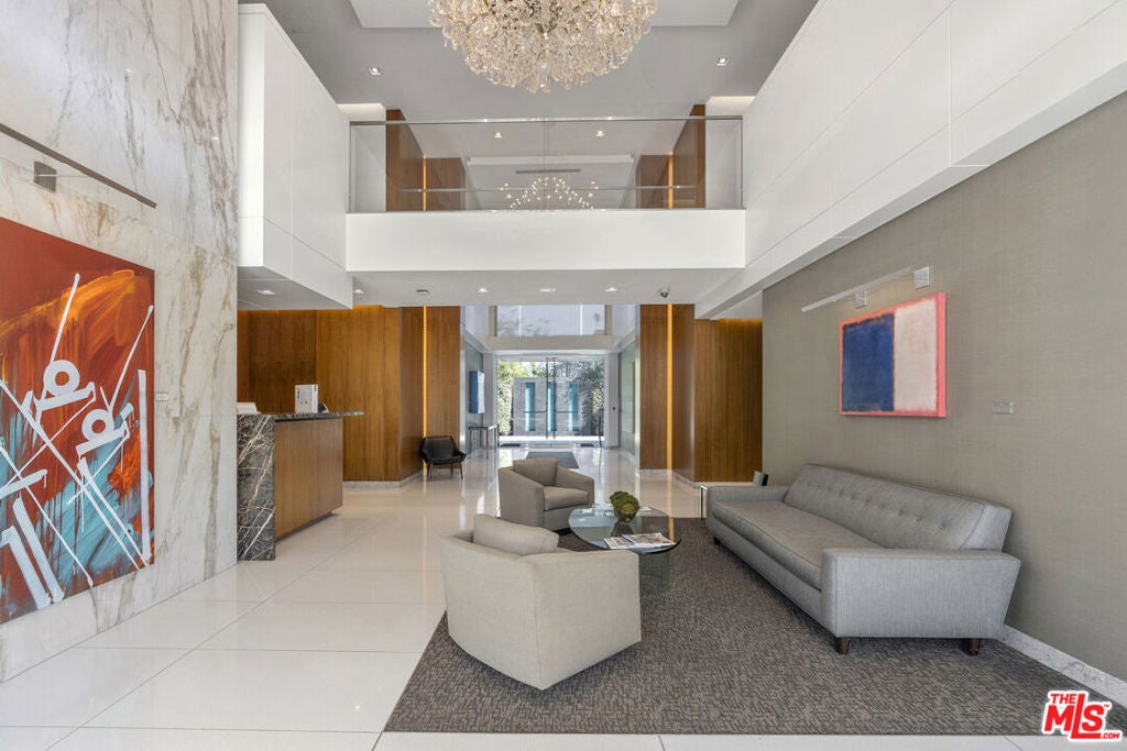 838 N Doheny Drive 1001