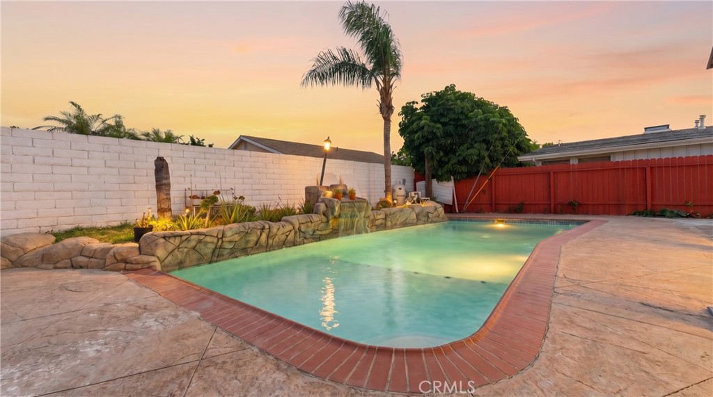 1214 N Holly