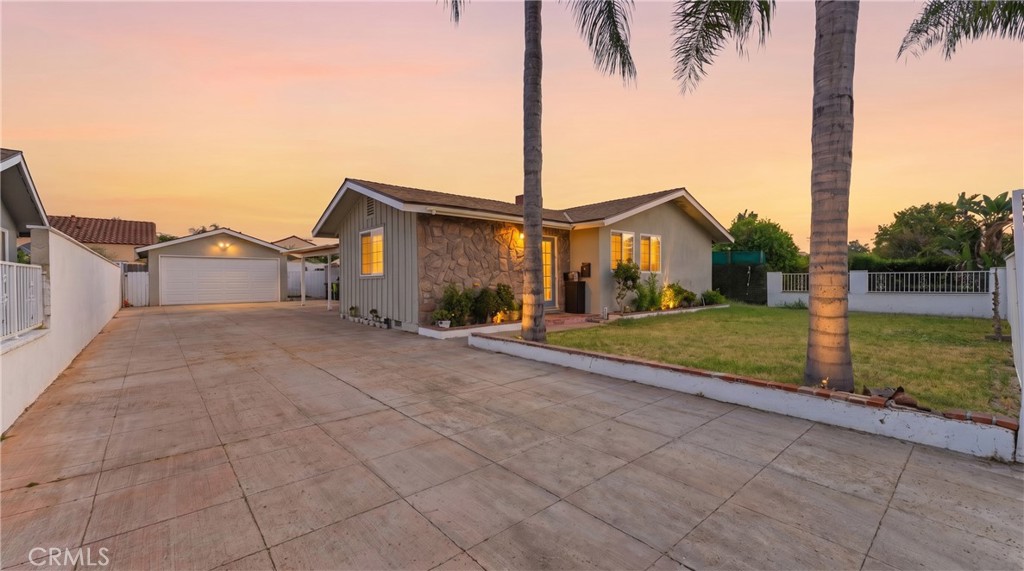 1214 N Holly