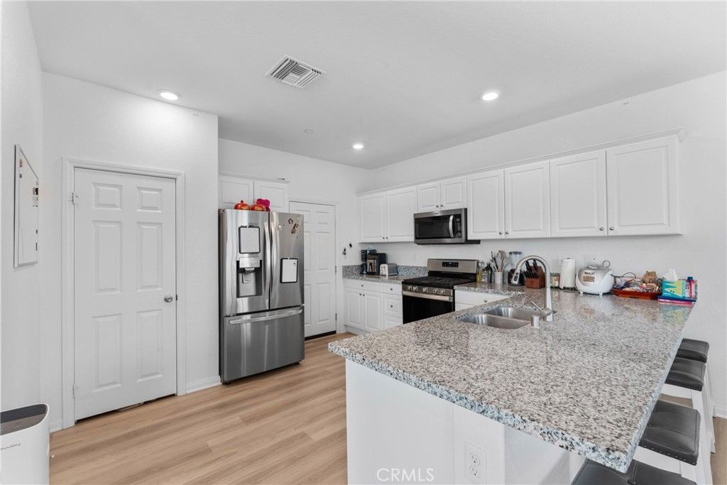 listing image 130721459955110370676