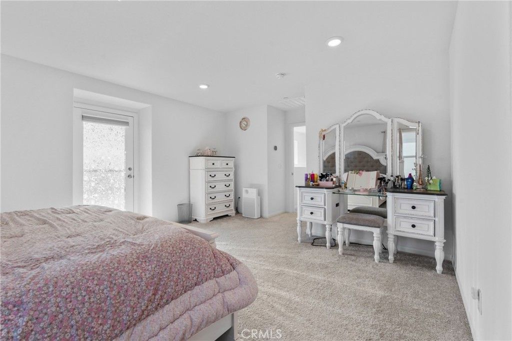 listing image 130722695419370301278