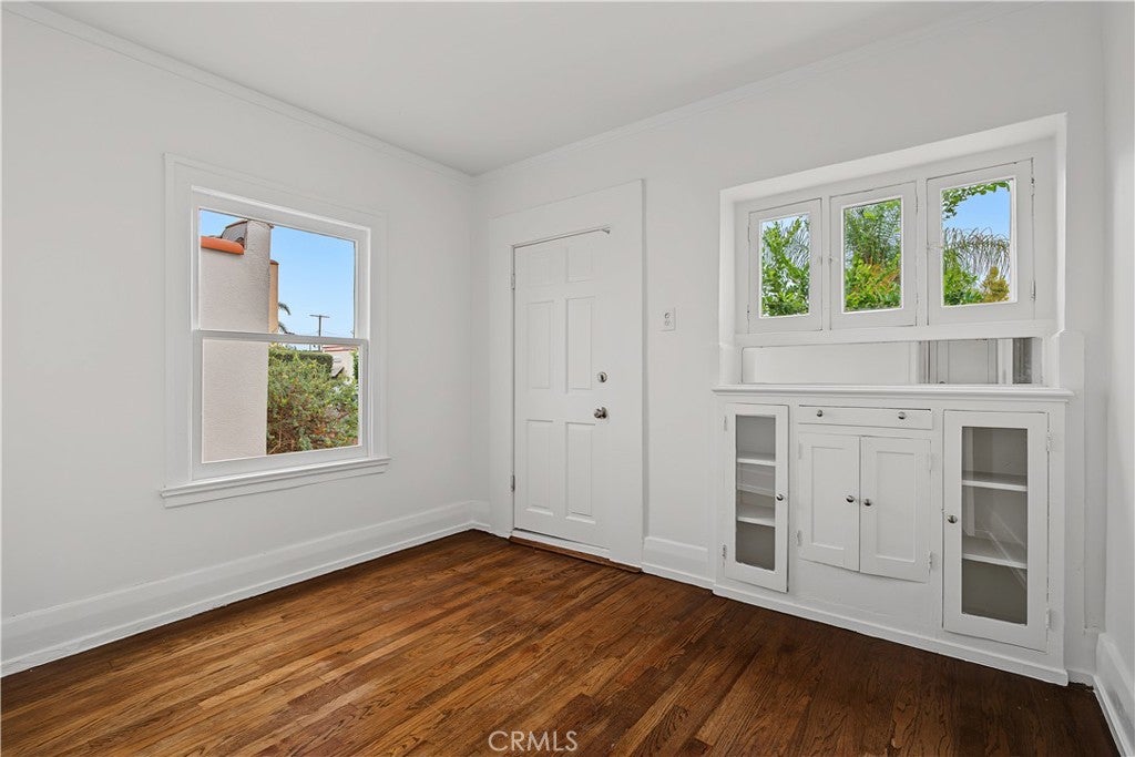 1061 N Minerva