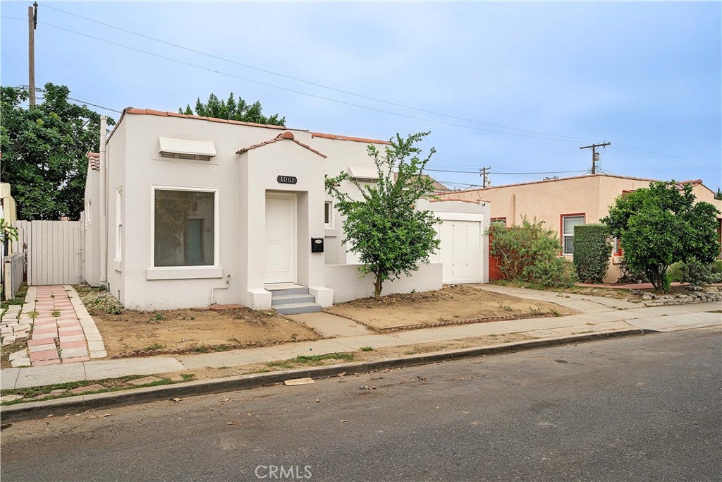 1061 N Minerva PARK, Long Beach CA 90813