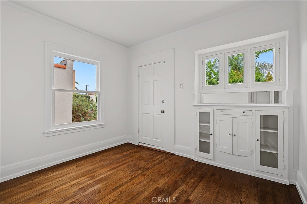1061 N Minerva