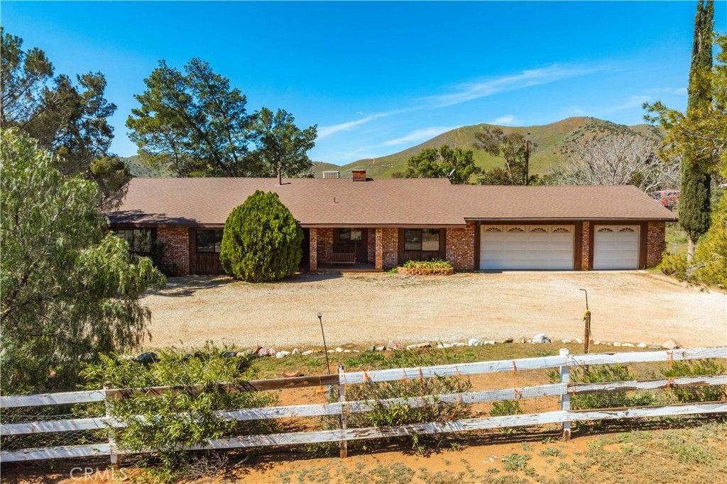 Photo of 34655 Katherinel Ave, Acton, CA 93510 (MLS # SR26052904)