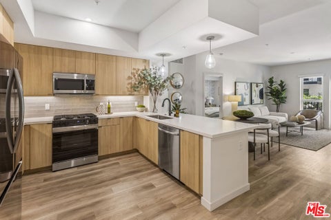 Photo of 800 N Front Street #1313, Burbank, CA 91502 (MLS # 26836901)
