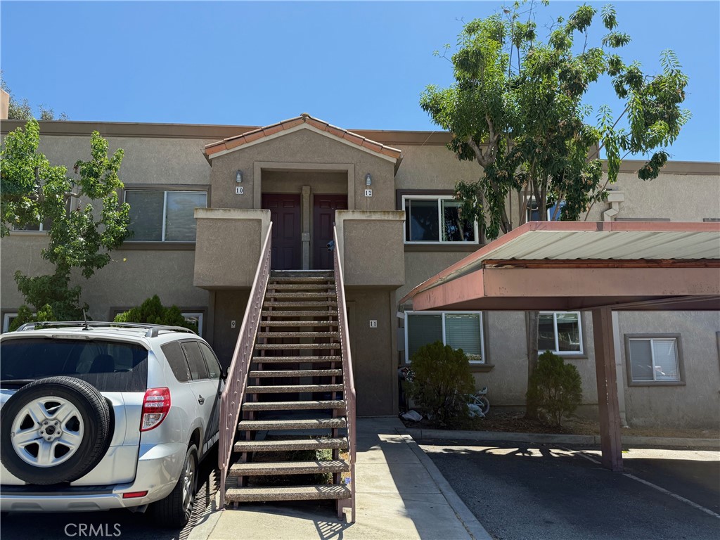 Location! Location! Location!
If you are looking for a home in the award-winning Walnut Valley School District (WVUSD), we welcome you to Diamond Bar Villa.
This well-maintained one level condo features an open concept living room, 2 bedrooms and 2 full bathrooms. The kitchen has granite counter tops. LOW TAX and LOW HOA. Amenities include pool and spa. HOA covers water and trash.
This location is in a convenient spot to get to local stores, banks, restaurants, schools, the Diamond Bar golf course, Mt. Sac community college, and Cal Poly Pomona university. Easy exit to 57/60 Fwy.
DON'T MISS this one.