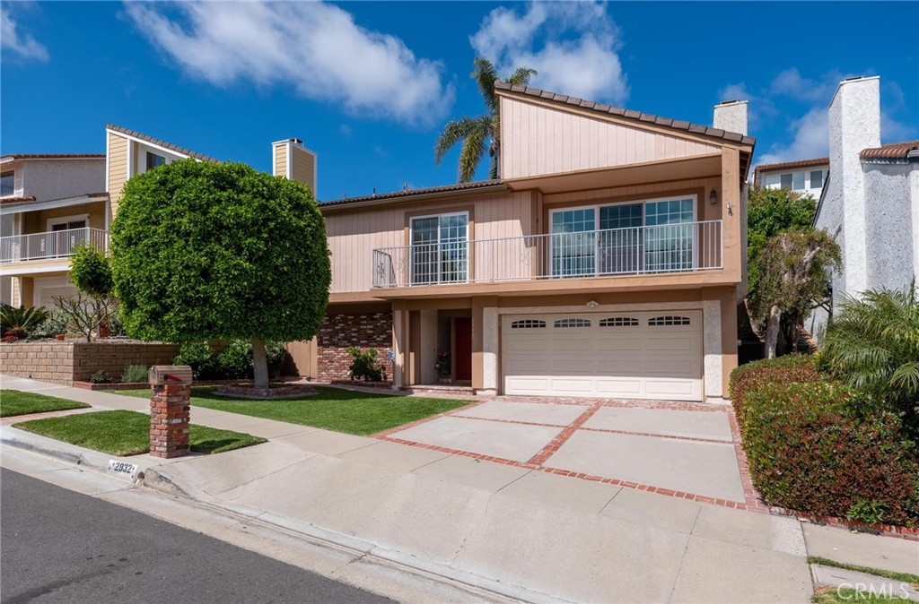 2932 Oakwood Lane