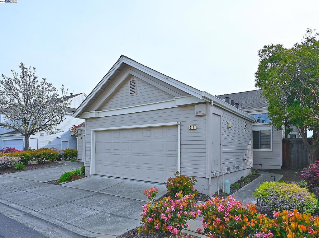 This beautifully updated 2-bedroom, 2-bathroom 1049 sq ft single-level home offers stunning bay views, a cozy living space, and unbeatable location. The modern kitchen has been recently upgraded, and the finished garage provides versatile space for a home office, gym, or storage. Located next to the SF Ferry, commuting to San Francisco is effortless. Enjoy easy access to Oakland International Airport, scenic lagoon paths, and miles of biking trails. Plus, top-rated Bay Farm School is just moments away. Don’t miss this rare opportunity to enjoy comfortable, waterfront living in a prime Alameda location!