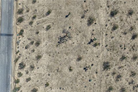 Photo of 62423 Crestview Drive, Joshua Tree, CA 92252 (MLS # JT25246822) Photo of 62423 Crestview Drive, Joshua Tree, CA 92252 (MLS # JT25246822)