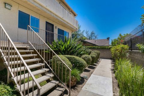 Photo of 10215 Variel Avenue #14, Chatsworth, CA 91311 (MLS # SR26112232)