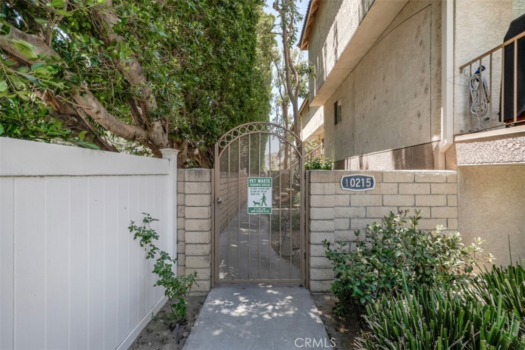 10215 Variel Avenue 14
