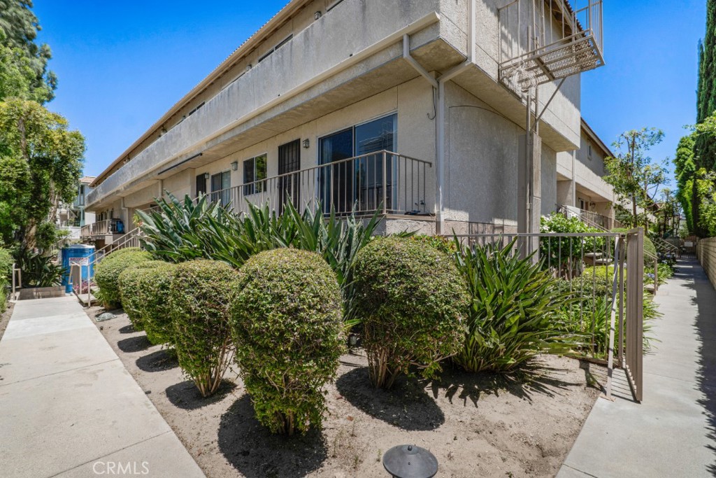 10215 Variel Avenue 14