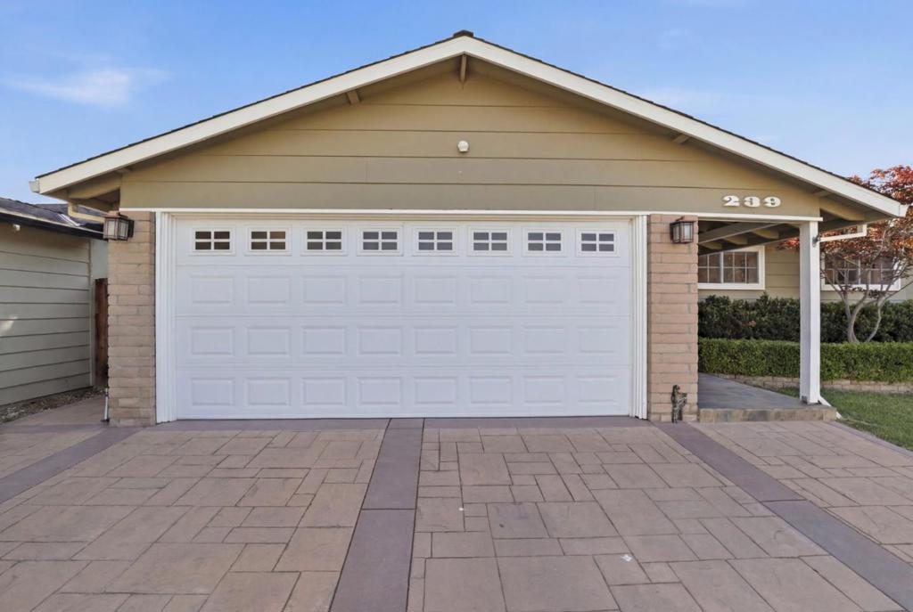 239 Kensington Way