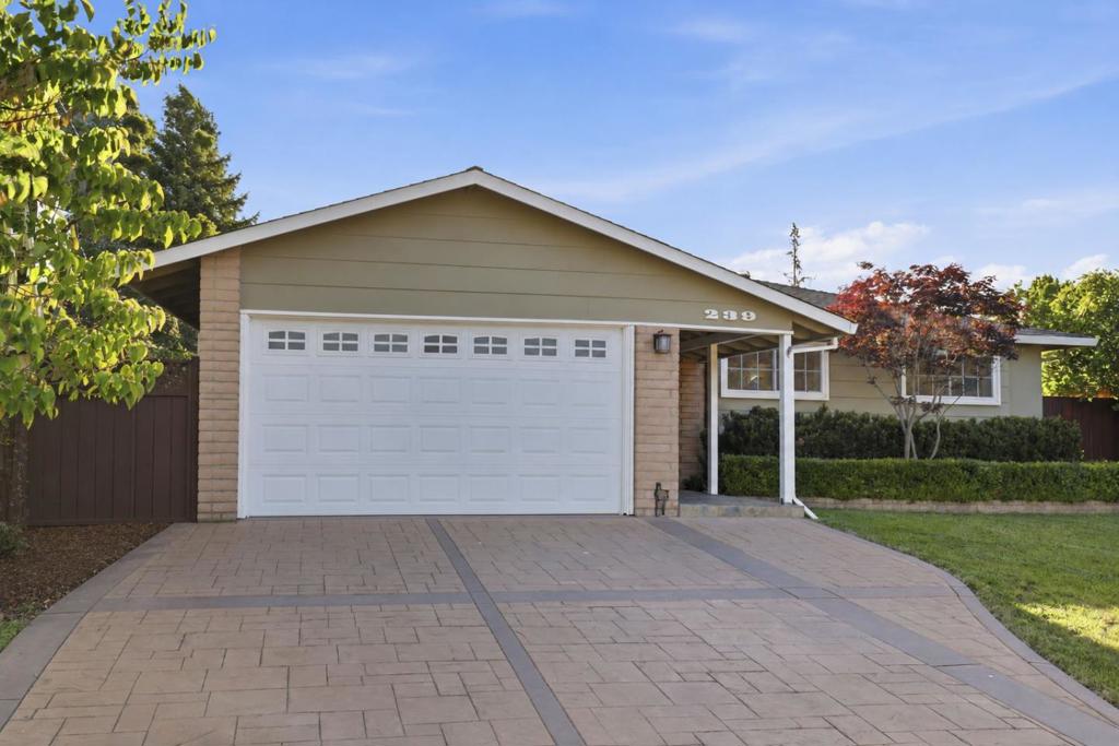 239 Kensington Way