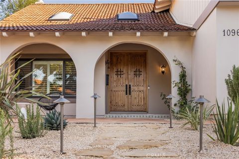 1096 Tulare Costa Mesa CA 92626