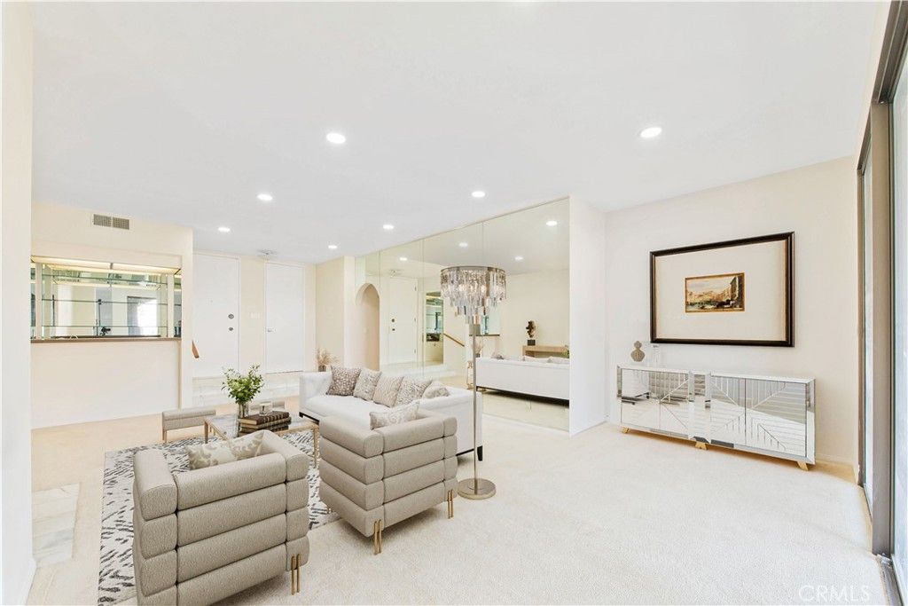 Photo of 5340 Yarmouth #205, Encino, CA 91316 (MLS # SR26021424)